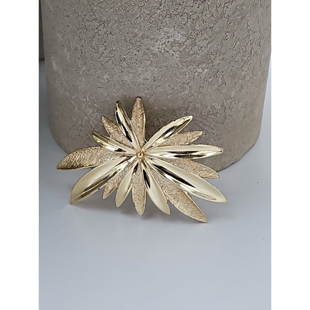 Vintage Brooch‎ Sarah Coventry Floral Leaf Goldtone Signed